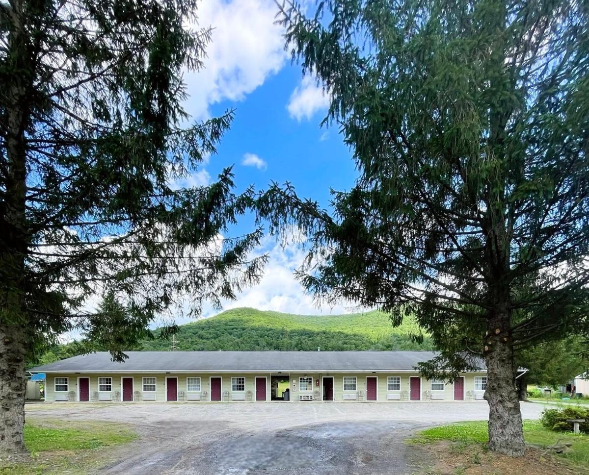 Coach Stop Motel Wellsboro Exterior photo